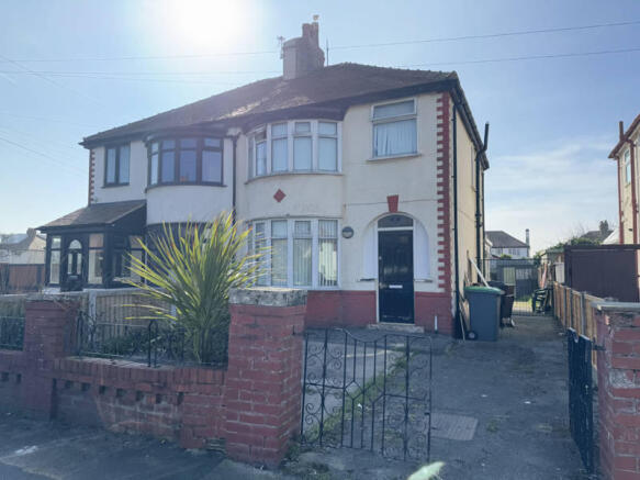 3 bed property, in Conway Avenue, £109,950