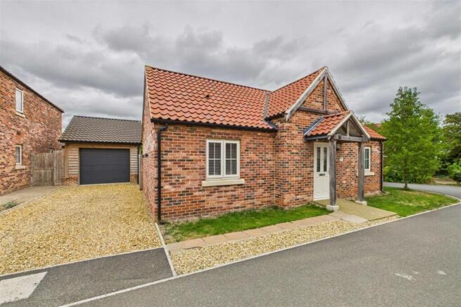 3 bed property, in De Warrene Court, £250,000