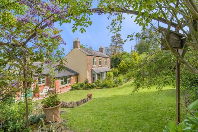 4 bed property, in Upton Bishop, £695,000