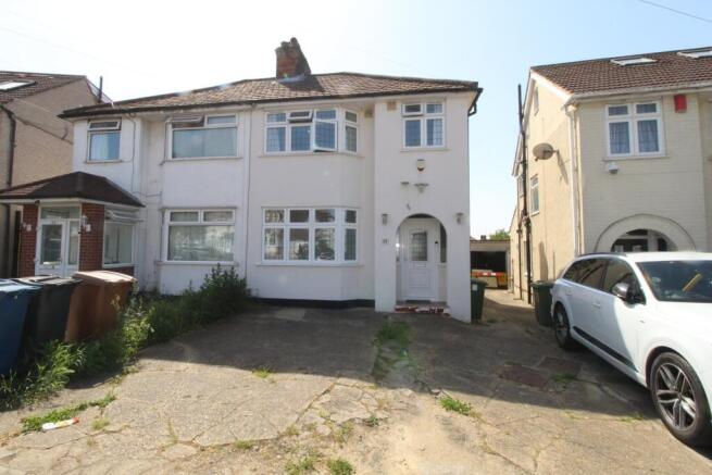 3 bed property, in Lawrence Crescent, £649,950