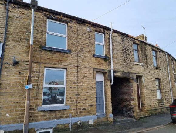 2 bed property, in Canal Street, £130,000