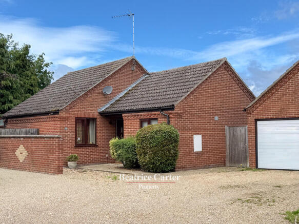 3 bed property, in Oak Drive, £280,000