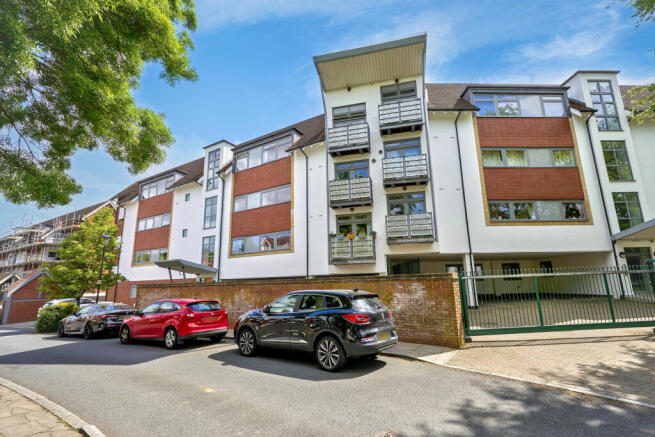 2 bed property, in Woodbrooke Grove, £150,000