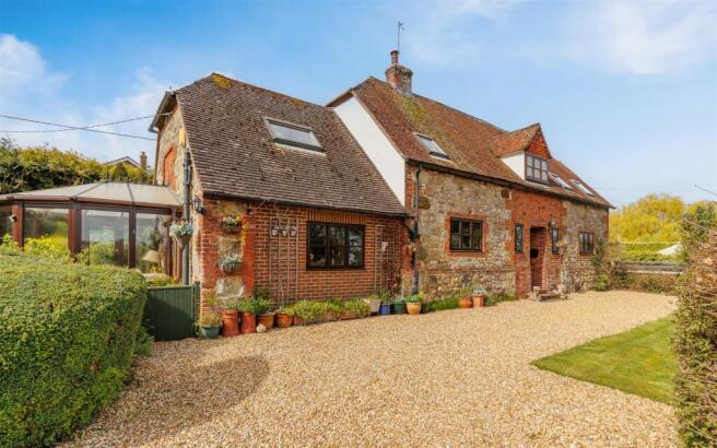 5 bed property, in Rookley, £685,000