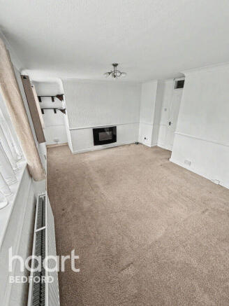 1 bed property, in Brookes Road, £190,000