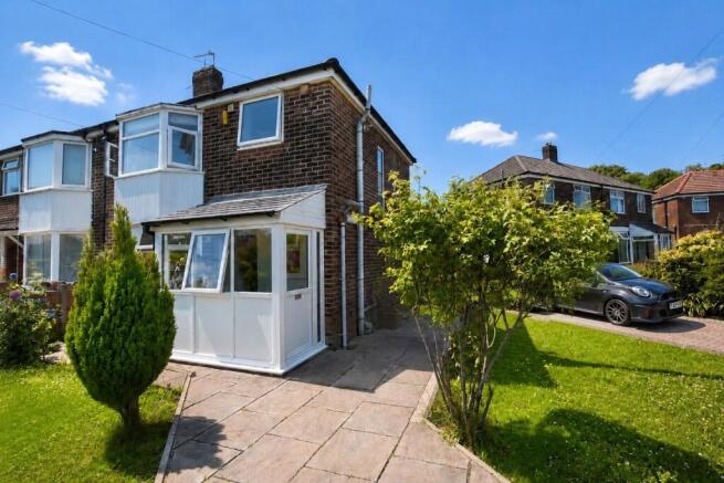 3 bed property, in Observatory Road, £180,000