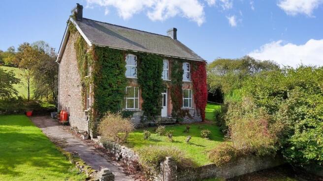 4 bed property, in Merthyr Cynog, £550,000