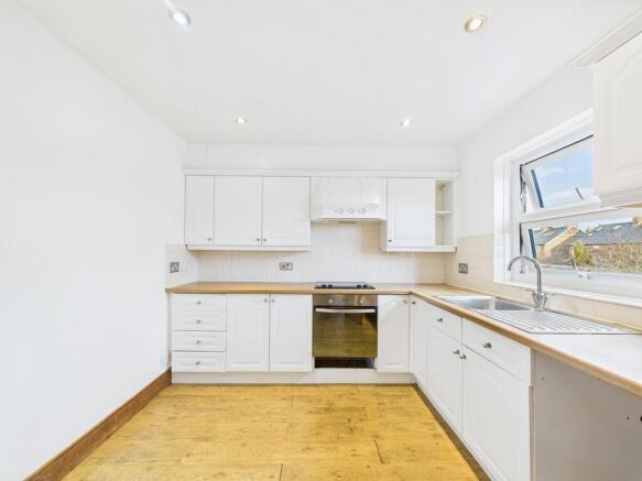 2 bed property, in Alexandra Court, £120,000