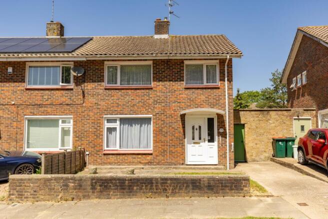 3 bed property, in Highams Hill, £400,000