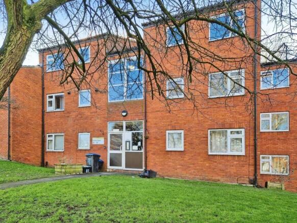 2 bed property, in Bramham Drive, £120,000