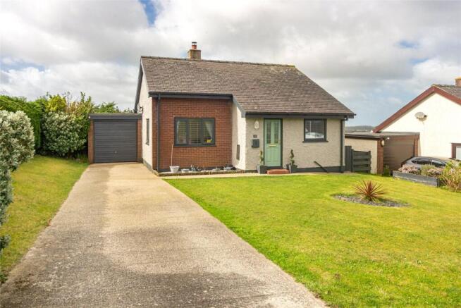 2 bed property, in Hafod Lon, £220,000