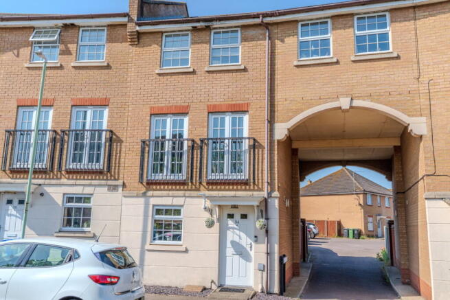 4 bed property, in Deepdale, £300,000
