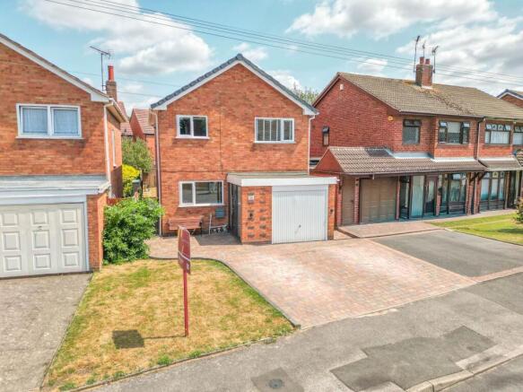 4 bed property, in Southfield Close, £300,000