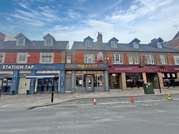 3 bed property, in High Street, £450,000