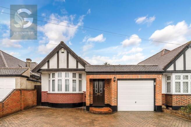 2 bed property, in Highfield Drive, £625,000
