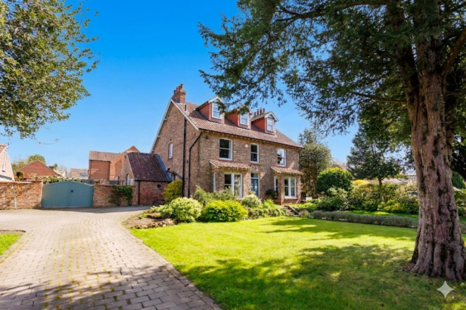 5 bed property, in Thirsk Road, £950,000