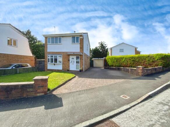 3 bed property, in Avon Court, £260,000