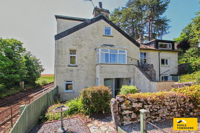 2 bed property, in Seawood Place, £150,000