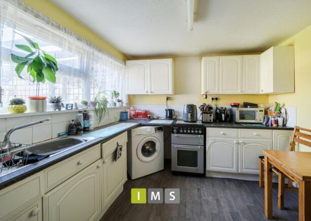 3 bed property, in Birch Road, £210,000
