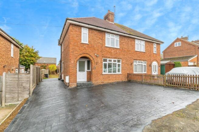 3 bed property, in Whitehall, £290,000