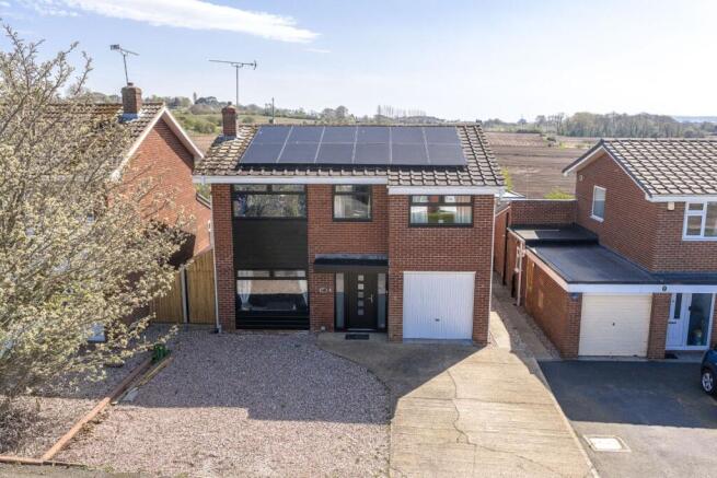 4 bed property, in Greenfields Drive, £360,000