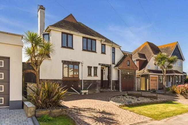 4 bed property, in Davenport Road, £800,000