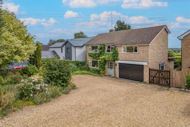 4 bed property, in Pipers Hill, £595,000
