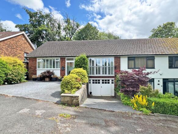 2 bed property, in Thorncliffe Park, £365,000