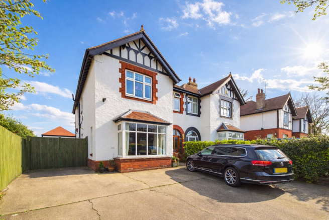 4 bed property, in Mayfield Road, £495,000