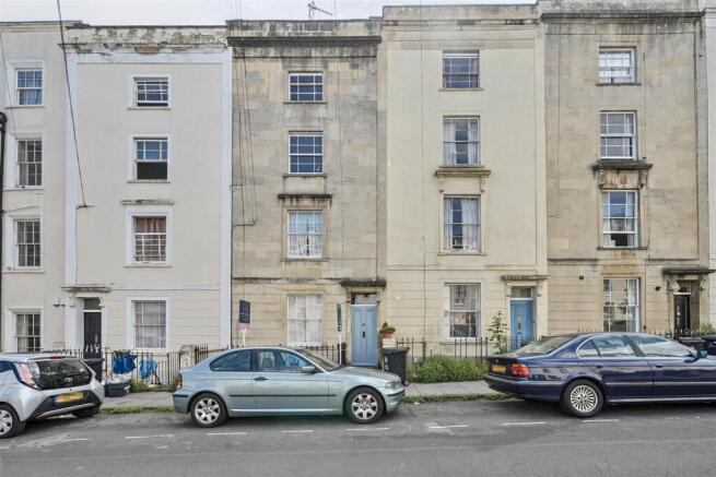1 bed property, in Meridian Place, £235,000