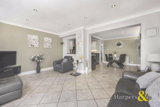 3 bed property, in Warren Road, £450,000