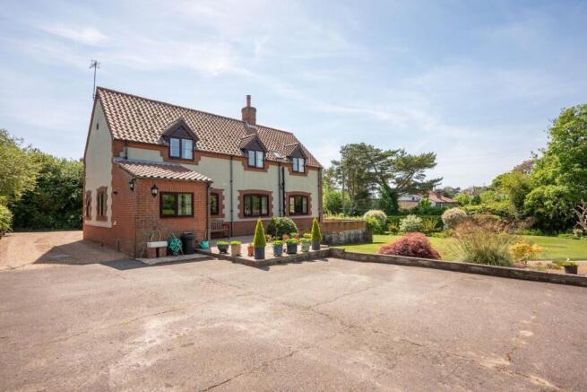 5 bed property, in The Street, £695,000