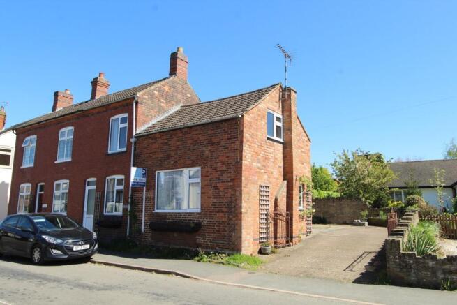 3 bed property, in Lutterworth Road, £275,000