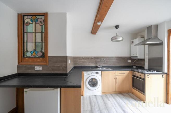 2 bed property, in Rivers Street Place, £300,000