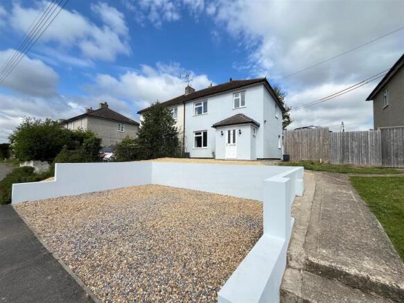 3 bed property, in Vale View Road, £225,000