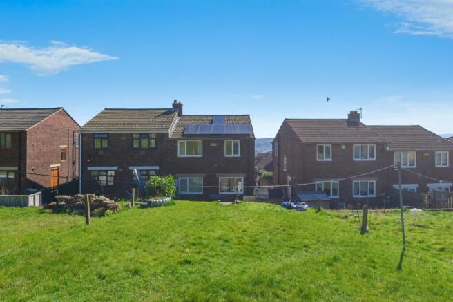 3 bed property, in Knaresborough Drive, £170,000