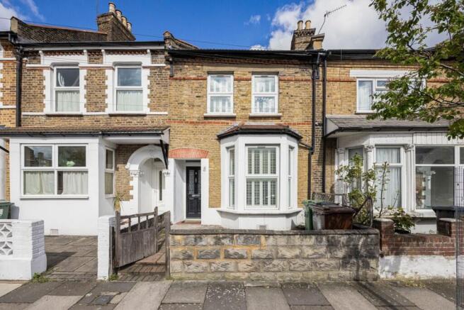 3 bed property, in Grove Road, £750,000