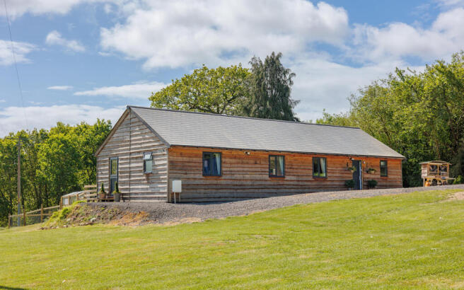2 bed property, in Long Lane, £750,000