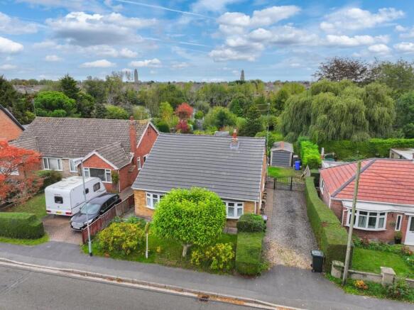 3 bed property, in South Parade, £269,950