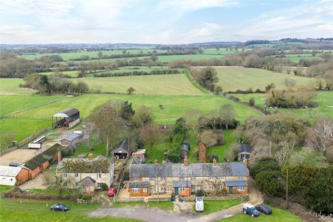 4 bed property, in Baulking, £675,000