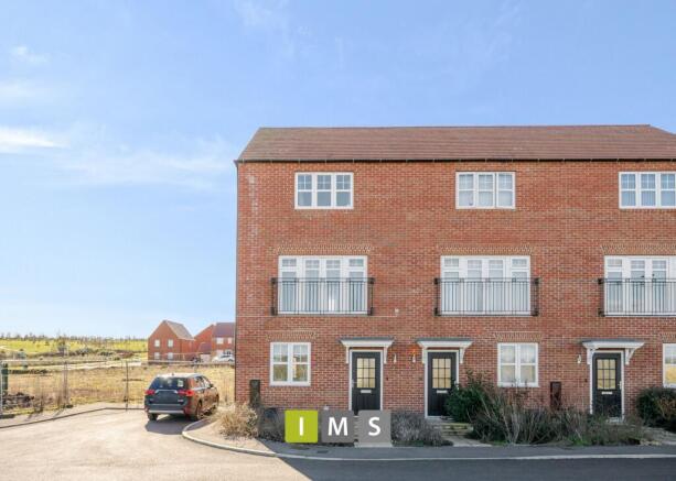 3 bed property, in Bywater Drive, £365,000