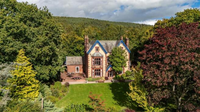 8 bed property, in Fell Lane, £899,995