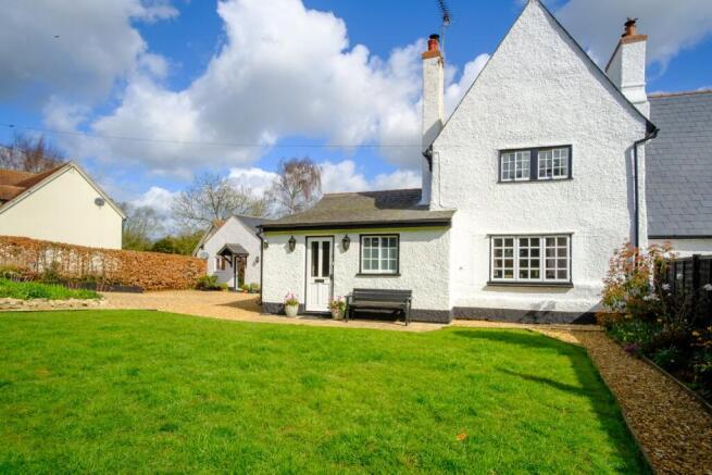 3 bed property, in Main Road, £575,000