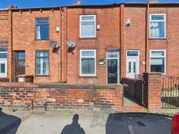 2 bed property, in Parr Stocks Road, £120,000