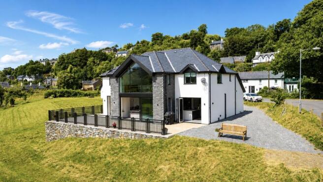 4 bed property, in Penrhyndeudraeth, £890,000