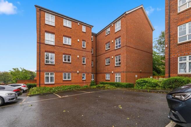 2 bed property, in Raleigh Street, £130,000