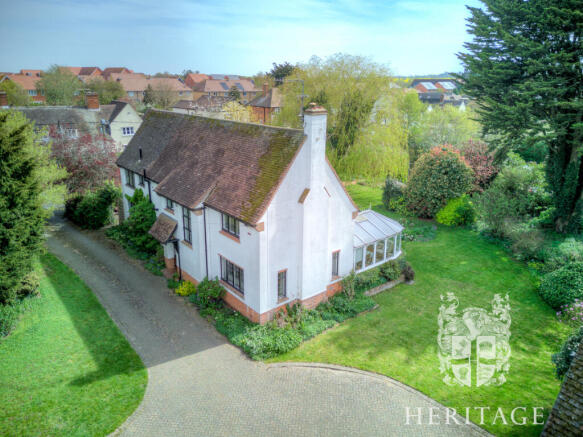 4 bed property, in Inworth Road, £800,000