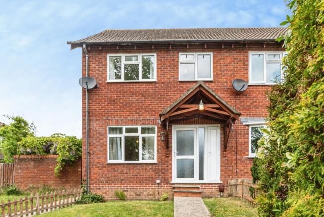3 bed property, in Purbrook Road, £320,000