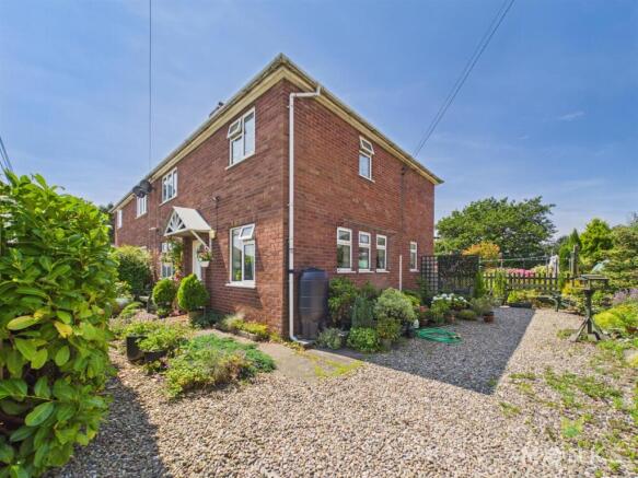 3 bed property, in Walcot Road, £310,000