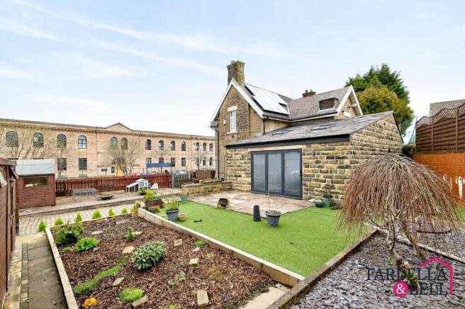 3 bed property, in Railway Street, £280,000